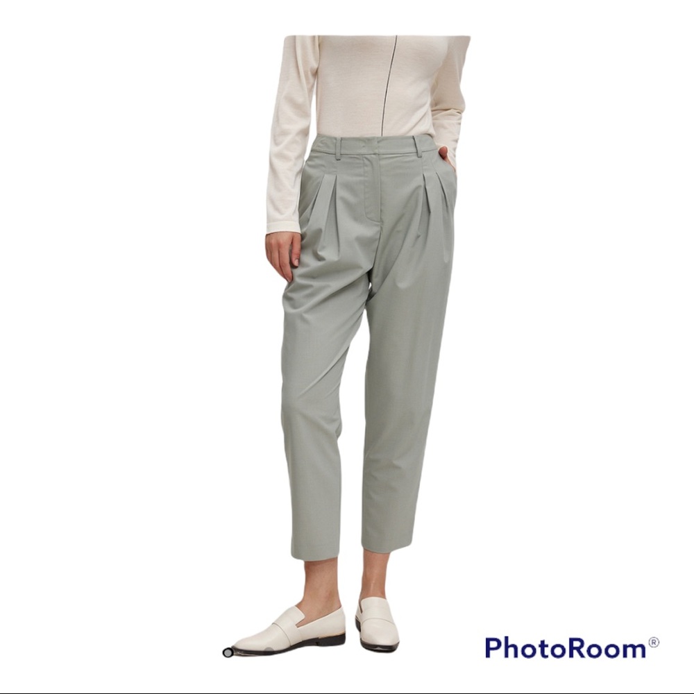 Express Women’s Pleated Front Tapered Ankle Pant Silver Grey- Size 2